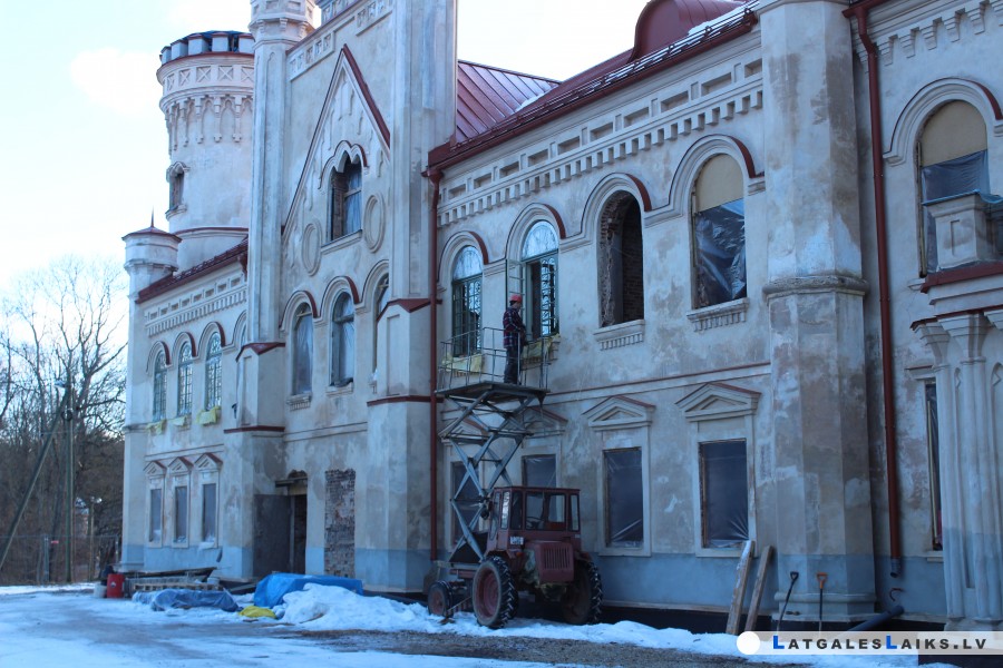 Прейльский замок понемногу обретает шарм старины
