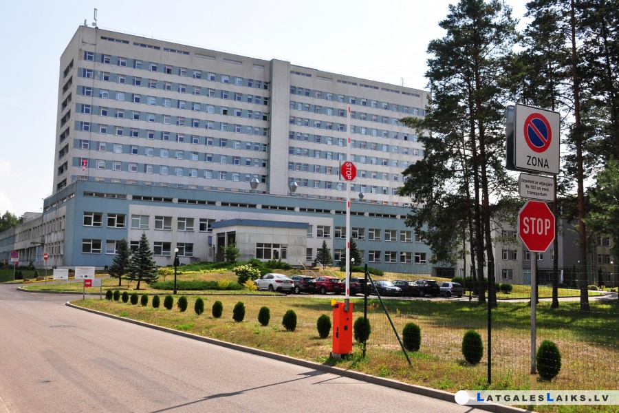 Daugavpils reģionālajā slimnīca atceļ pacientu apmeklēšanu un ģimenes dzemdības