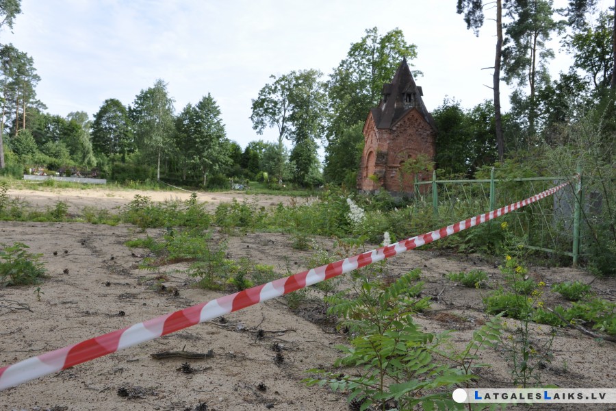 Arheologi sākuši Garnizona kapu izpēti