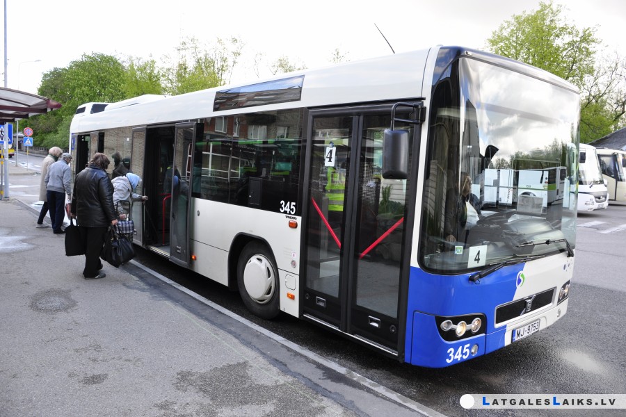 Autobusu Šoferu slimības dēļ atceļ vairākus autobusu reisus