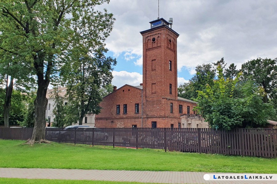 Daugavpils pašvaldība pārņems savā īpašumā vēsturisko ugunsdzēsēju depo Rīgas ielā