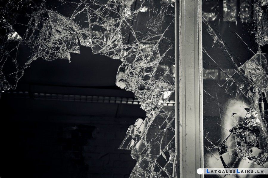 Pašvaldības policija notver pieturas demolētājus