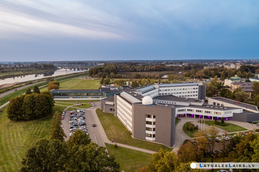 Daugavpils Universitāte kļūst par digitālās izaugsmes dzinējspēku – uzņēmumiem piedāvā bezmaksas digitālo prasmju apmācības