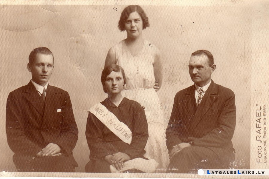 Skaistumkonkursa fotogrāfijas nezināmā vēsture
