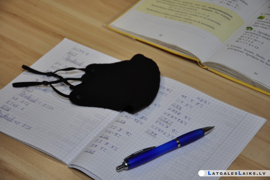 В Резекне ученикам и учителям выдадут многоразовые маски