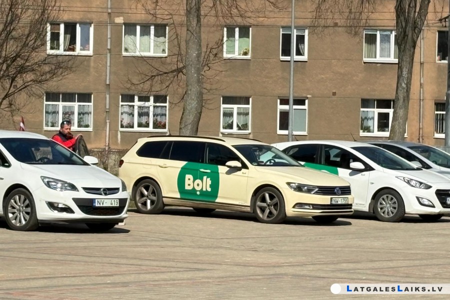 Таксисты протестуют против условий работы платформы «Bolt»
