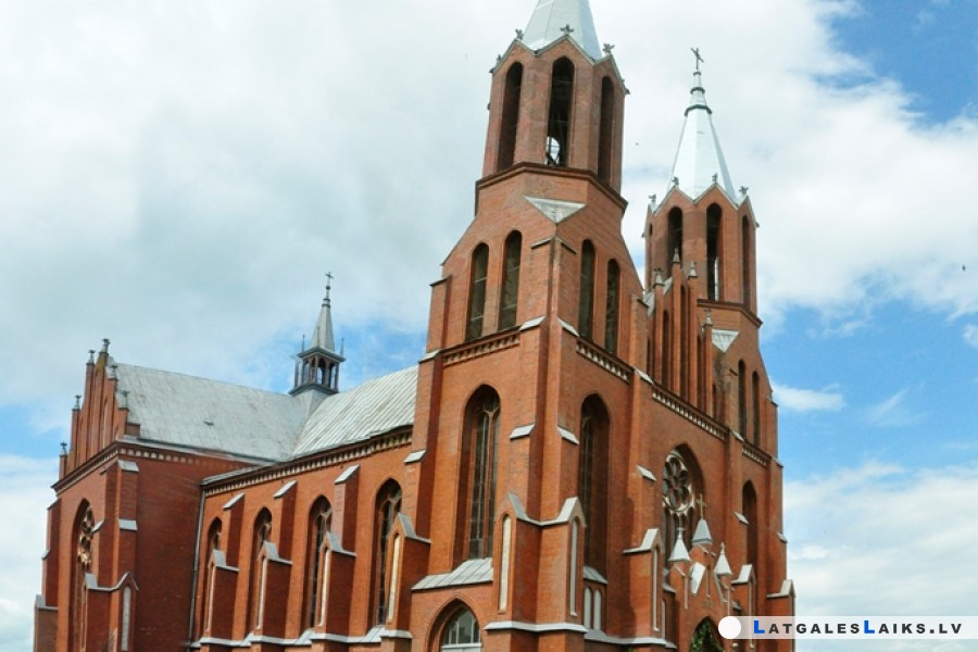 Līksnas draudze vāc ziedojumus baznīcas jumtam