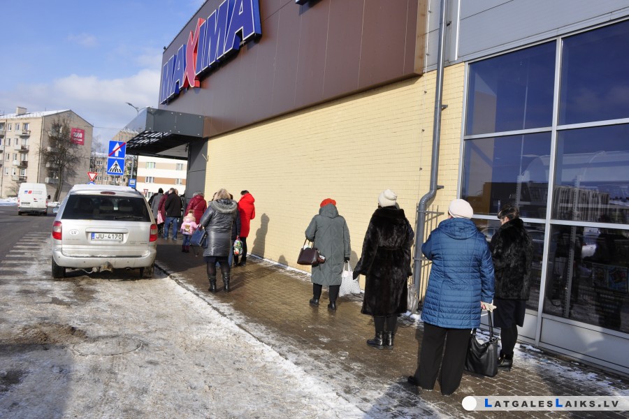 Медики призывают жителей одеться потеплее, отправляясь в магазин