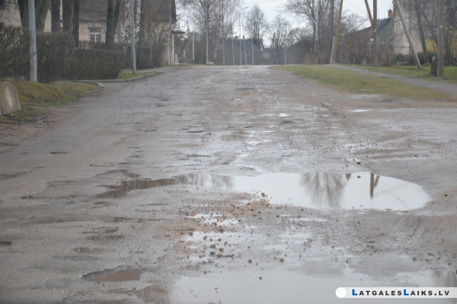 Ceļus novadā remontēs prioritārā secībā