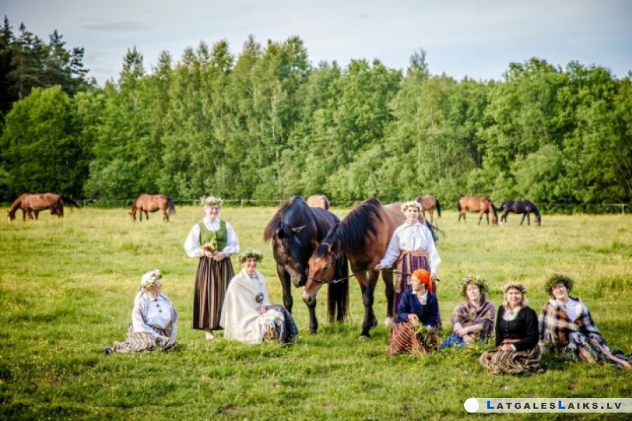 Jurģu diena jeb Ūsiņdiena, kad apēd pentogu un uzved sauli kalnā