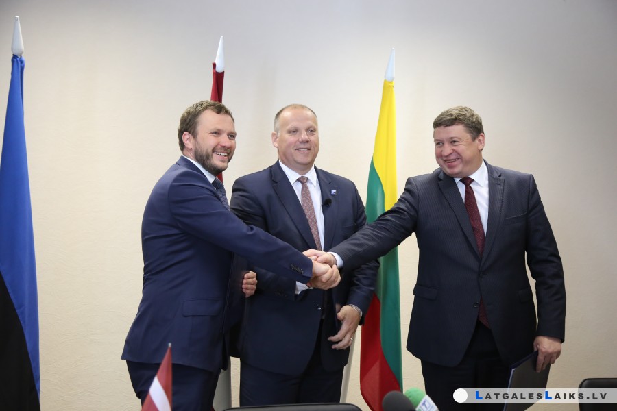 Ministri nokavēja un parakstīja komunikē