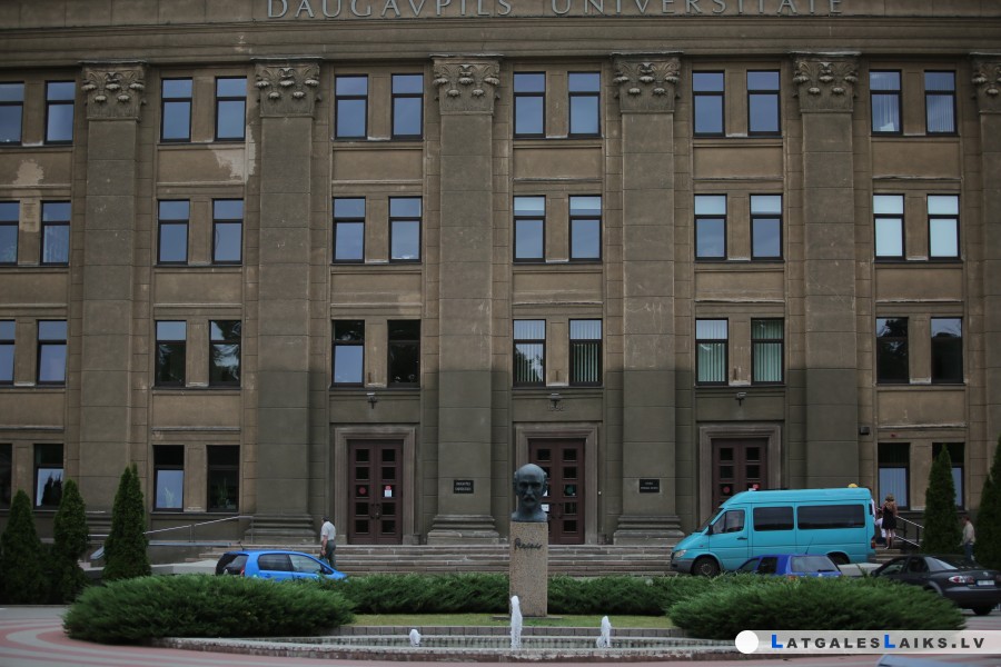 Ģimnāzisti pārcelsies uz universitāti