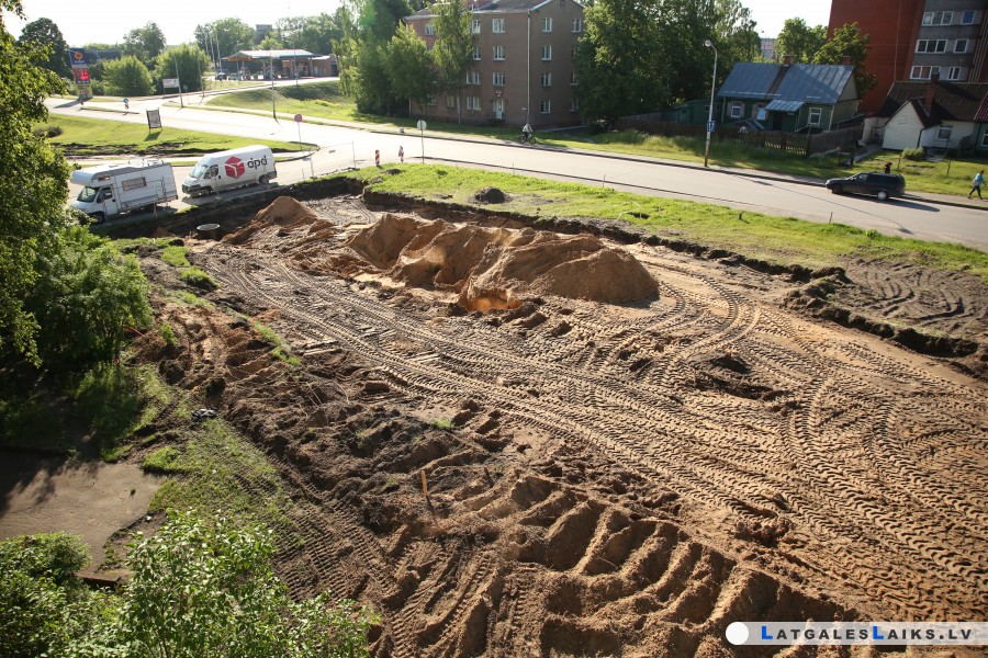 Daugavpils centrā būs vieta 100 automašīnām