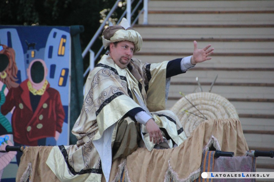 Kazimirs Adamovičs ceļoja laikā