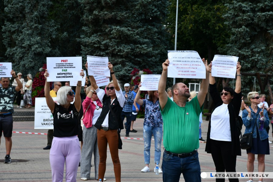 Daugavpilī protestē pret piespiedu vakcināciju