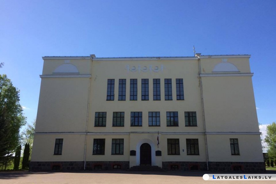 1. vidusskola svinēs 90 gadu jubileju