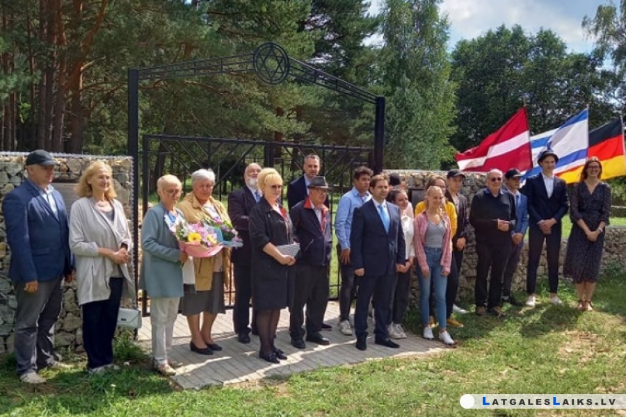Subates ebreju kapsētas jaunā žoga un informatīvo plākšņu atklāšana