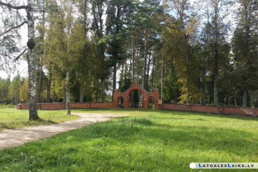 Augustā plāno pabeigt kapliču pie Baltaču kapiem