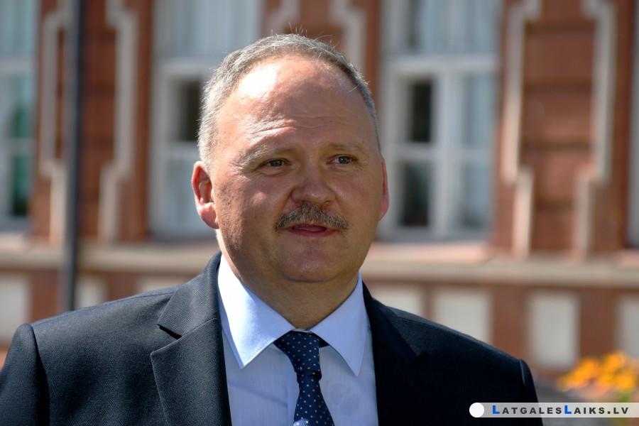 Aicina nošķirt veselīgu nacionālismu no nacisma