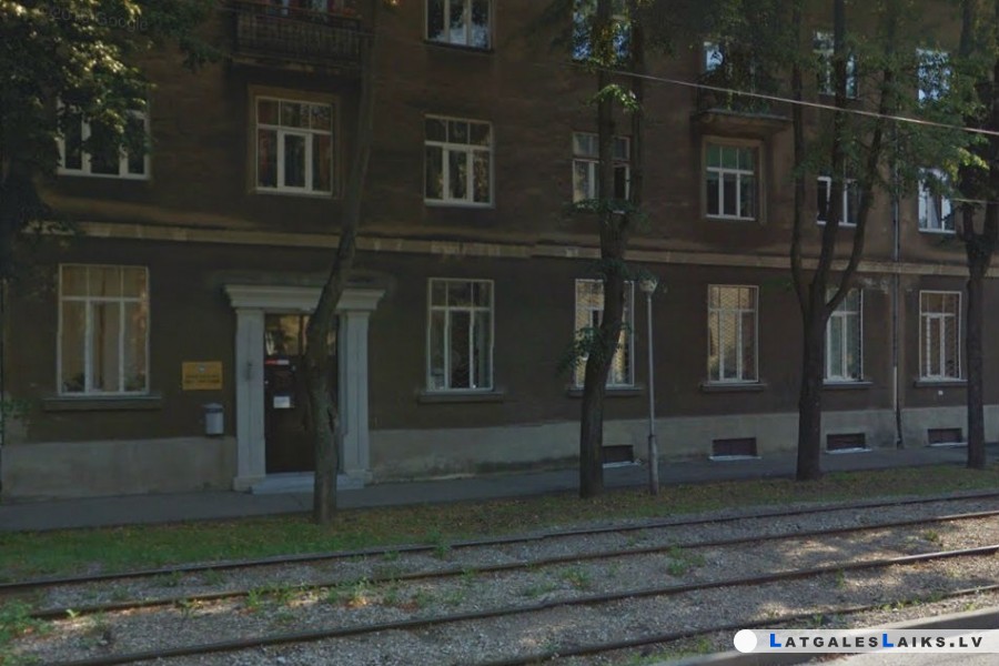 Atlaiž divus Sociālā dienesta darbiniekus