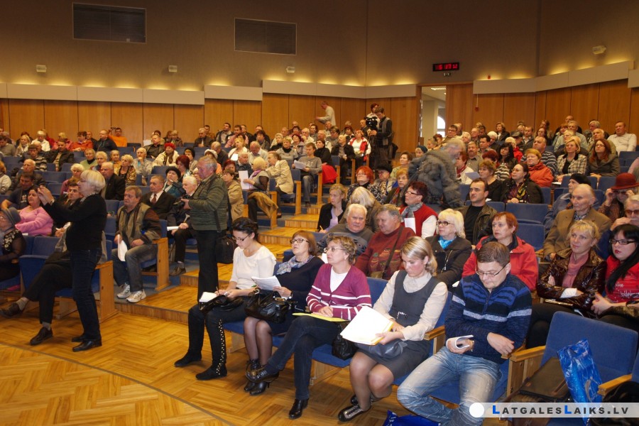 Jauno līgumu apspriešana beidzās ar traci
