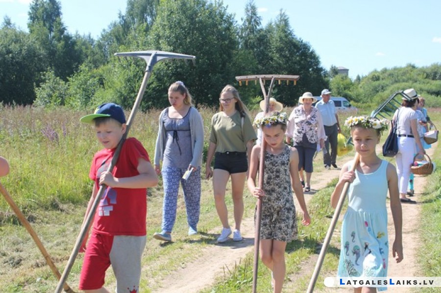 Radošo prasmju darbnīca «Kas atceras šādu bērnību?»