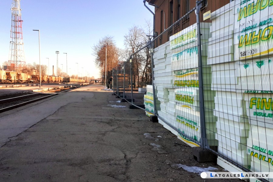 Daugavpilī, Rēzeknē un Krāslavā dzelzceļa peronu remontu nāksies pagaidīt