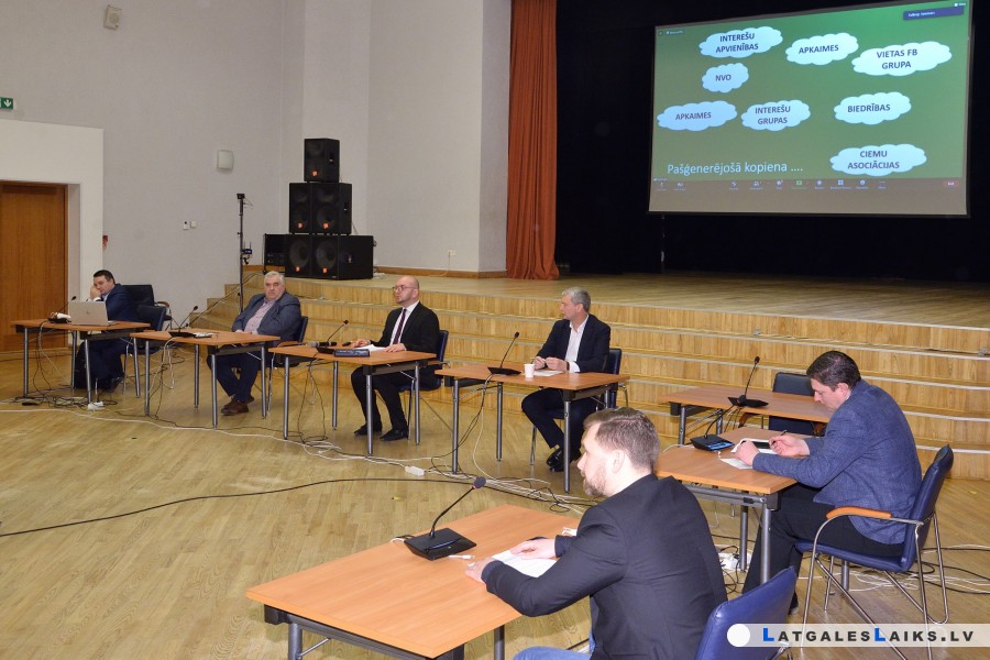 За круглым столом о проблемах в социальной сфере