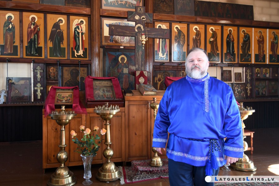 Daugavpils Nikolaja Pokrova Vecās Forštates vecticībnieku baznīcā top jauna svētbilžu siena