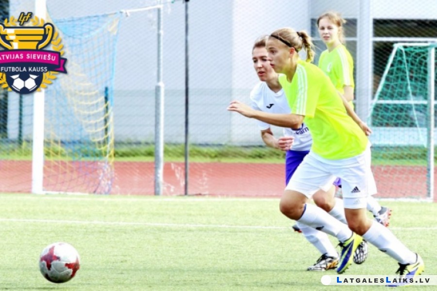 Turpinās Latvijas sieviešu futbola kausa izcīņas