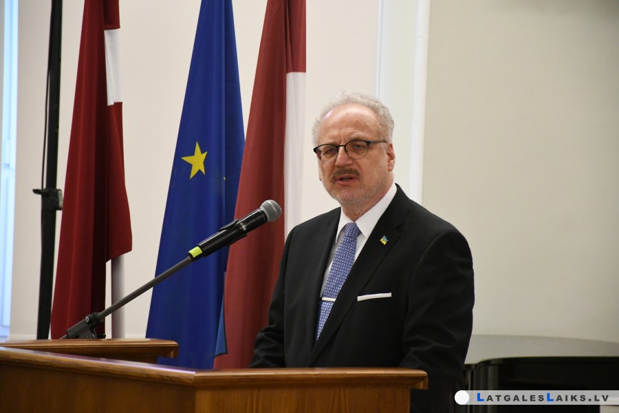 Egils Levits:”Katrs, kurš slavina Kremļa politiku, meklē tai attaisnojumus vai lepojas ar Georga lentēm vai “Z” burtu, atbalsta kara noziedzniekus”