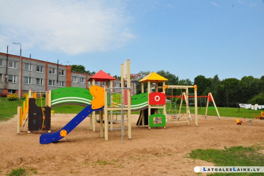 Daugavpils novadā izveidoti 5 jauni bērnu rotaļu laukumi