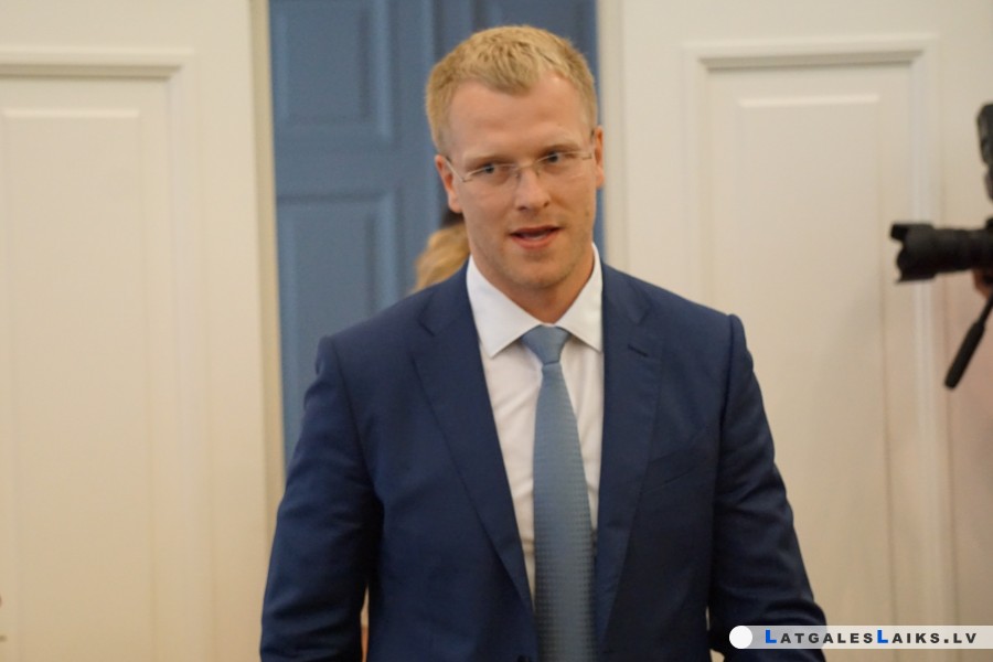Notiks balsojums par A. Elksniņa atbrīvošanu no amata