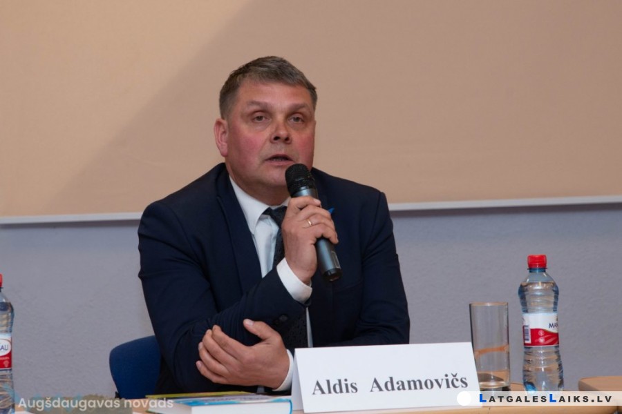 Diskusija ar Saeimas deputātiem par drošību un… seksu