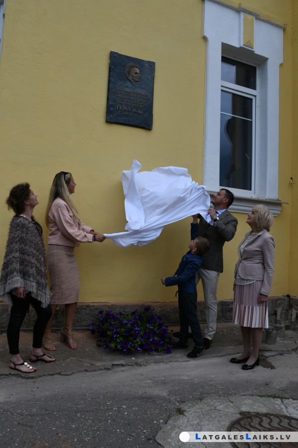 photo.jpg