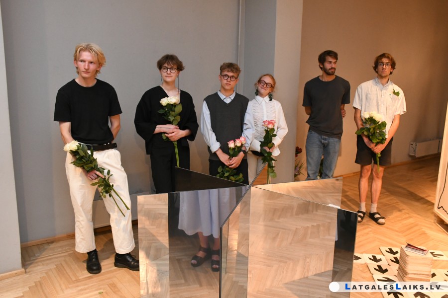Jauno mākslinieku “Kompleksais piedāvājums”