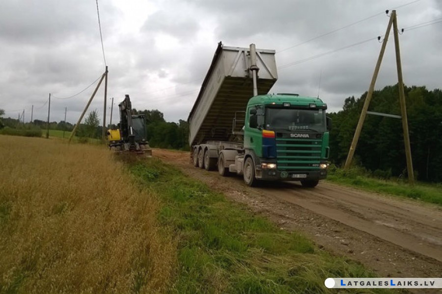 Medumu pagastā veikti ceļu posmu atjaunošanas darbi