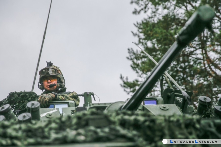 Aicina apskatīt militāro tehniku un tikties ar karavīriem