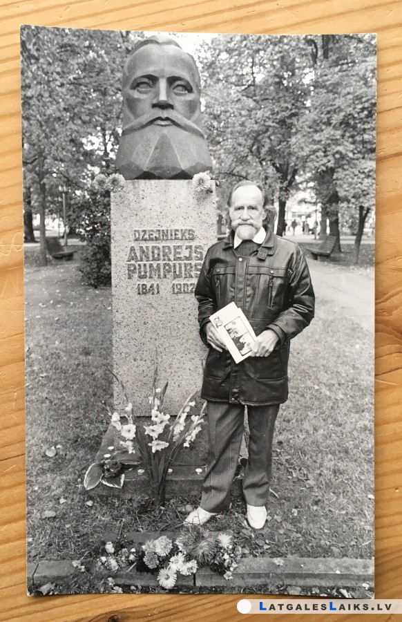 Andrejs Pumpurs bronzā