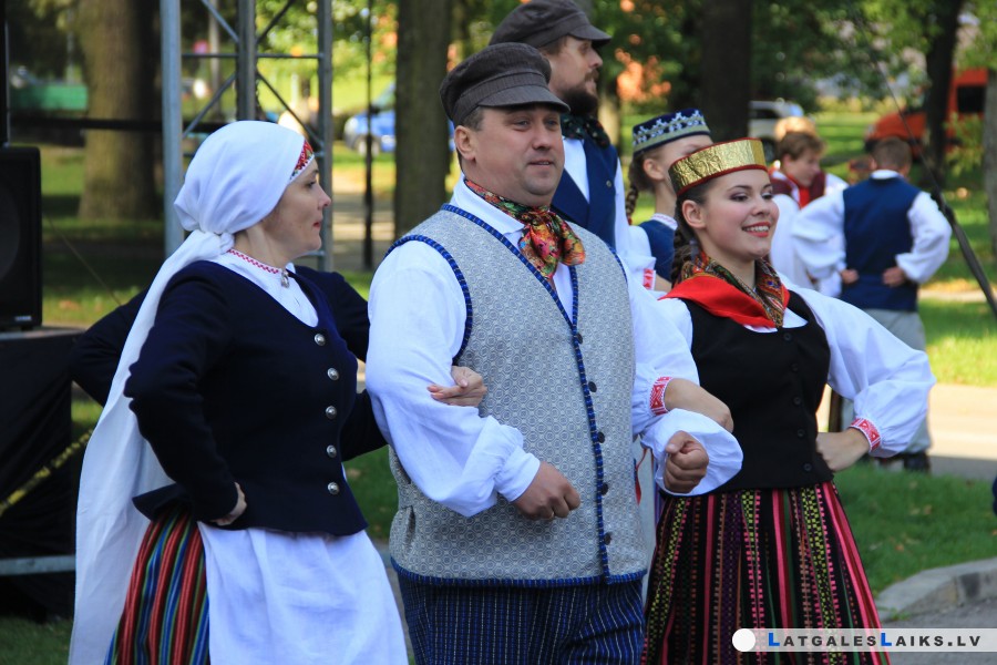 Daugavpils novada dienas – saulaina medus lāse