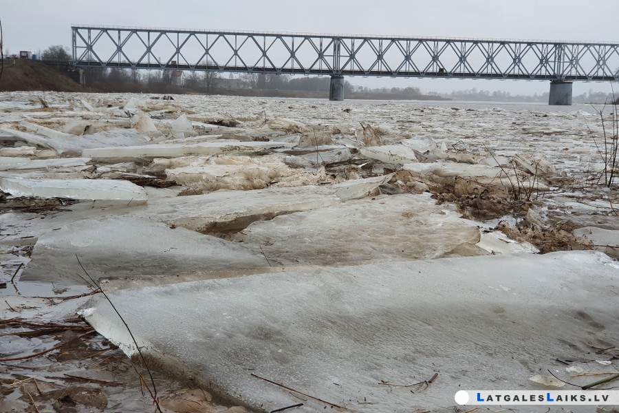 Prognozē ūdens līmeņa krišanos Daugavā