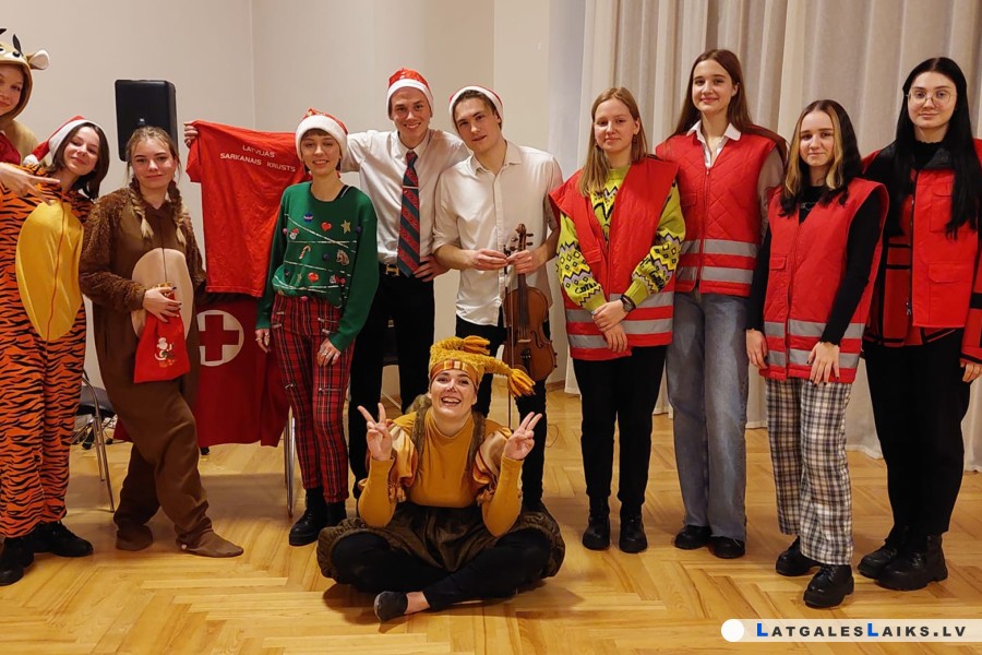 Latvijas Sarkanais Krusts sarīkoja svētkus ukraiņiem