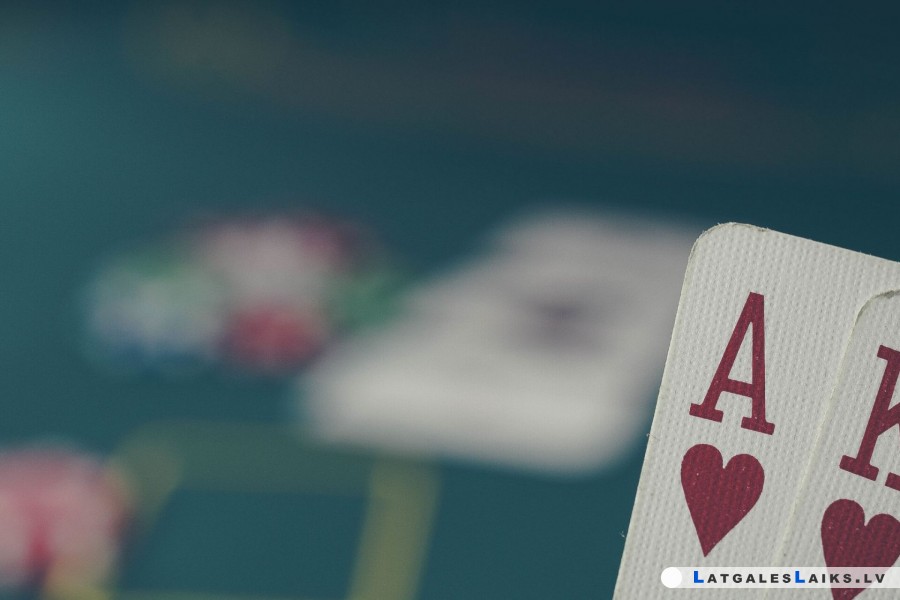Iesācējs pokerā? Sāc runāt tiešsaistes pokera slengā!
