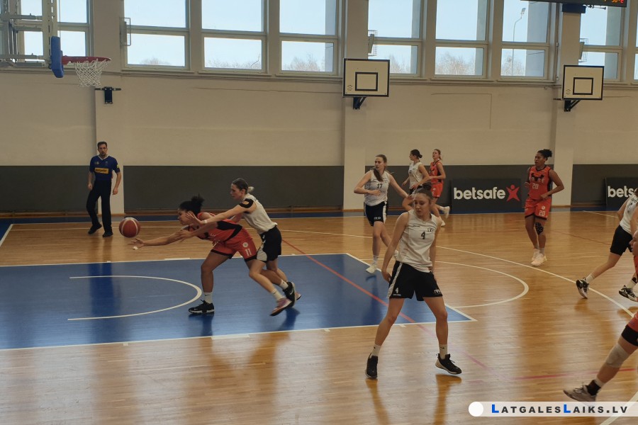 DU basketbolistes turpinās cīņu Latvijas čempionātā