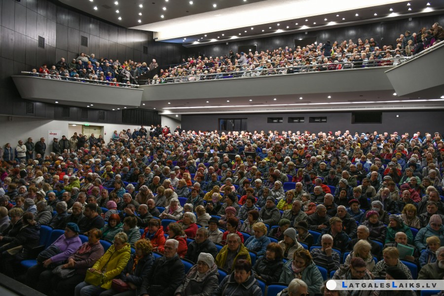 Krievijas pilsoņi Daugavpils Kultūras pilī tikās ar cilvēktiesību aizstāvjiem
