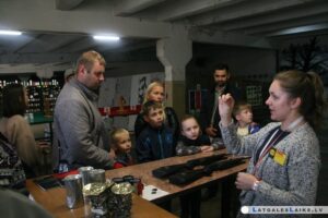 Svina aizvien mazāk, bet tūristu – vairāk