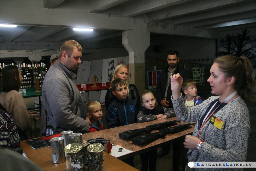 Svina aizvien mazāk, bet tūristu – vairāk