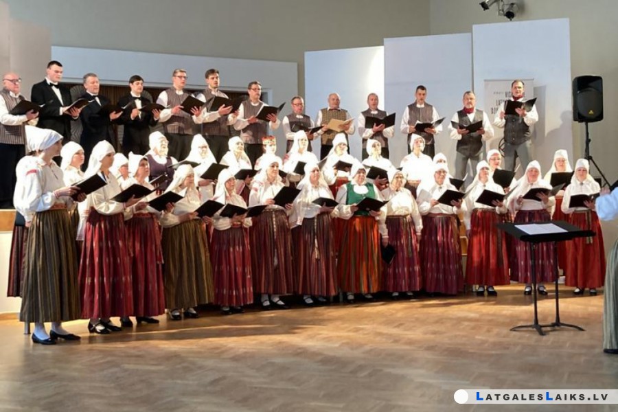 Ceļā  uz Dziesmu kalnu