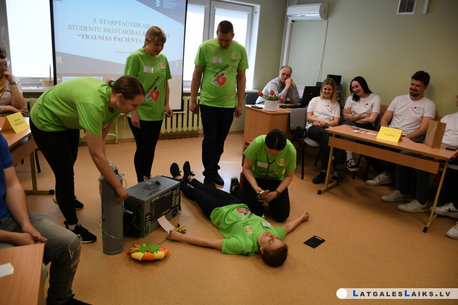 Daugavpils medicīnas koledžā sprieda par izaicinājumiem veselības aprūpē un sacentās meistarībā