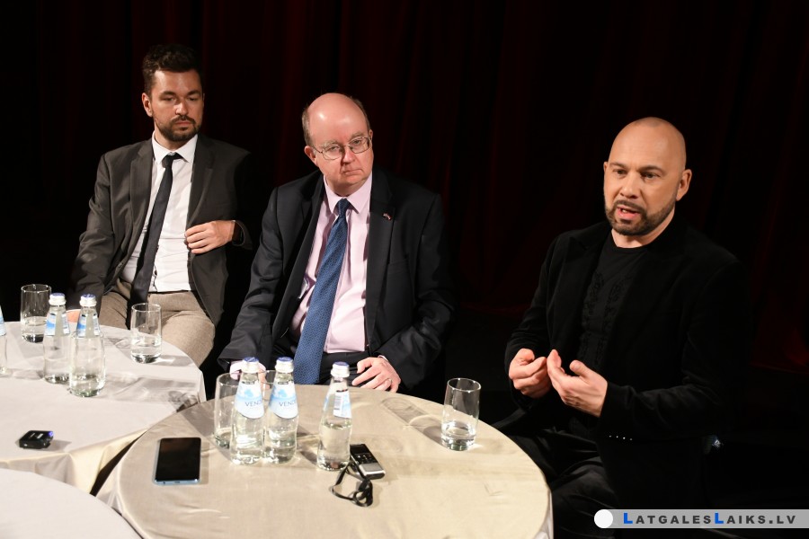 Визит посла Великобритании в “центр мира”